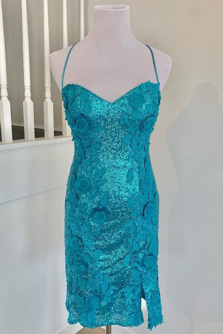 Luolandi Spaghetti Straps Homecoming Dresses Sheath Sequins With Applique Flower Short/Mini Sexy