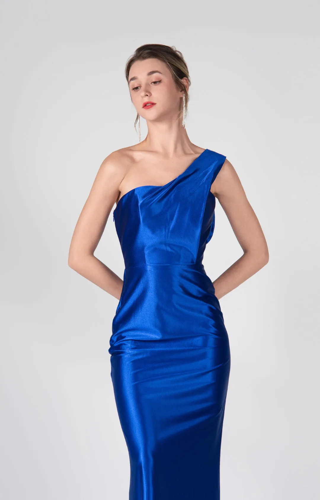 One-Shoulder Crisscross Strap Dramatic Back Dresses