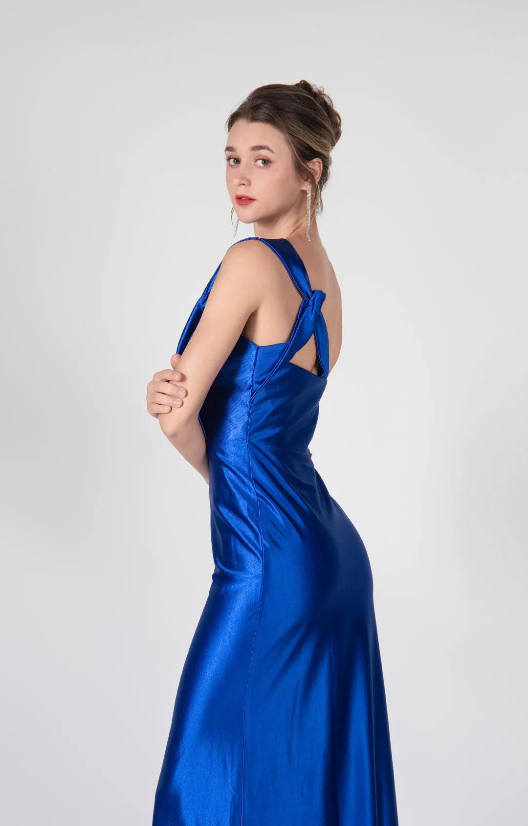 One-Shoulder Crisscross Strap Dramatic Back Dresses