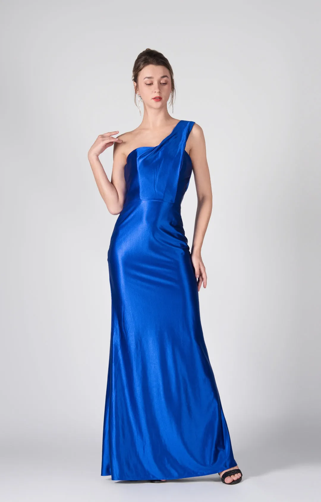 One-Shoulder Crisscross Strap Dramatic Back Dresses